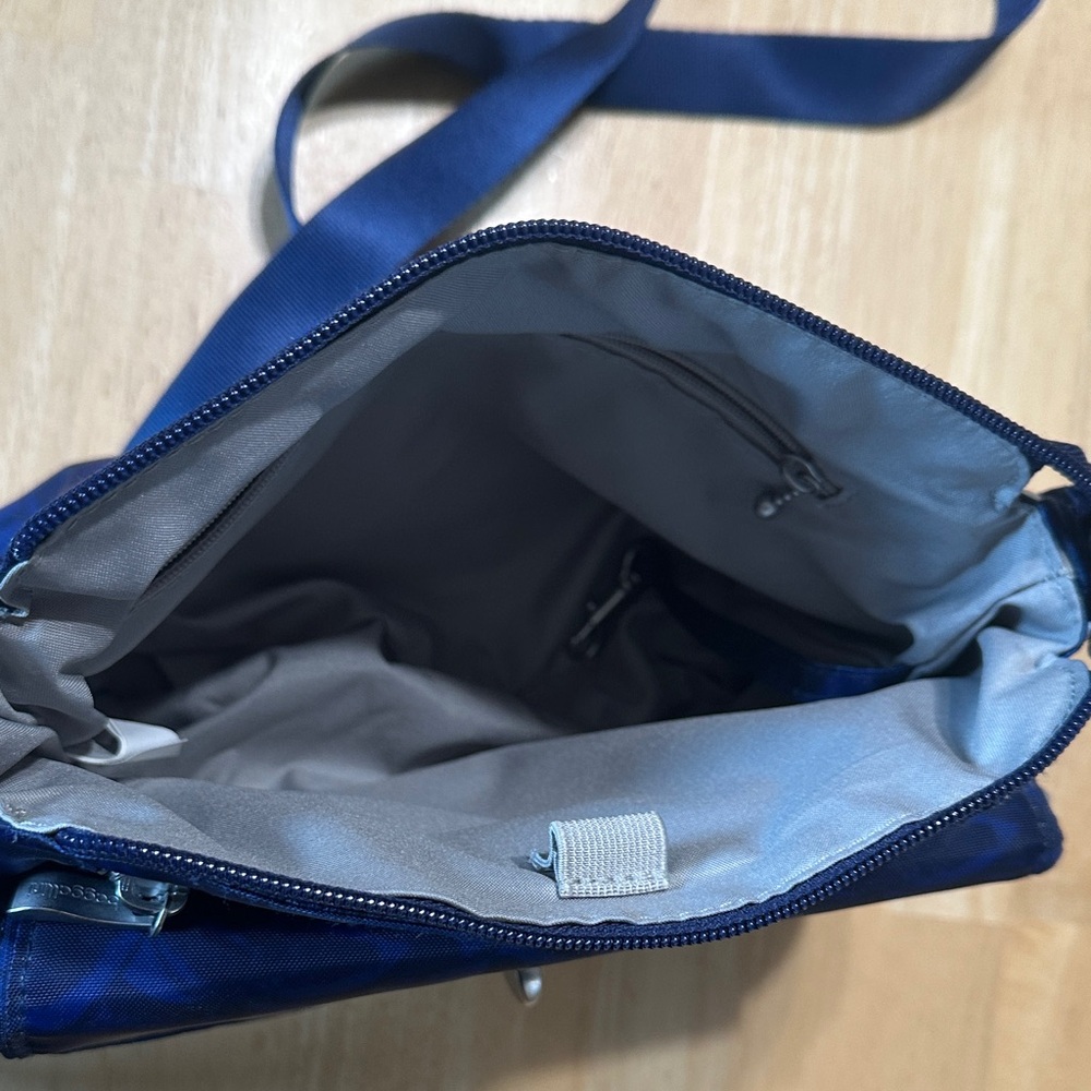 Baggallini Blue Floral Crossbody Bag - Picture 4 of 11